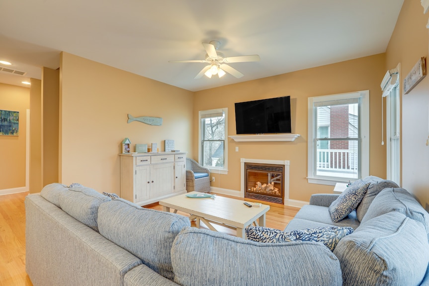 Long Beach Island Townhome W/ Rooftop Deck & Grill - Beach Haven, NJ