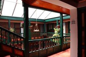 Handrails in hallways - Monguí Plaza Hotel (Monguí)