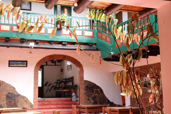 55-inch LCD TV with cable channels - Monguí Plaza Hotel (Monguí)