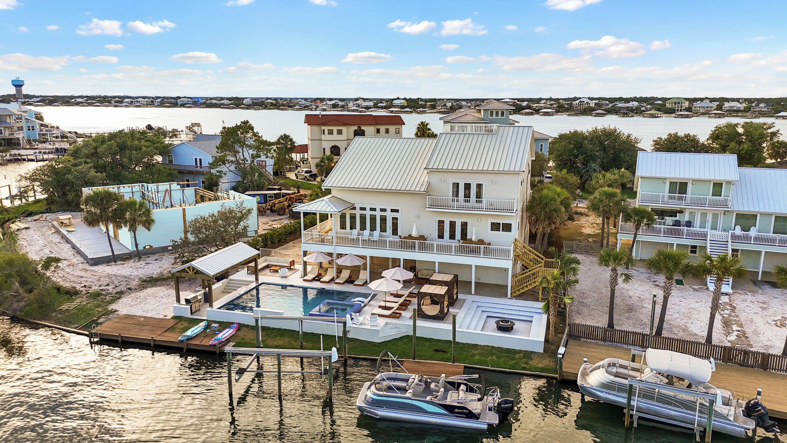 Luxury Heated Pool & Hot Tub, Solo Stove Fire Pit, Kayaks & more w/Gulf Bay View