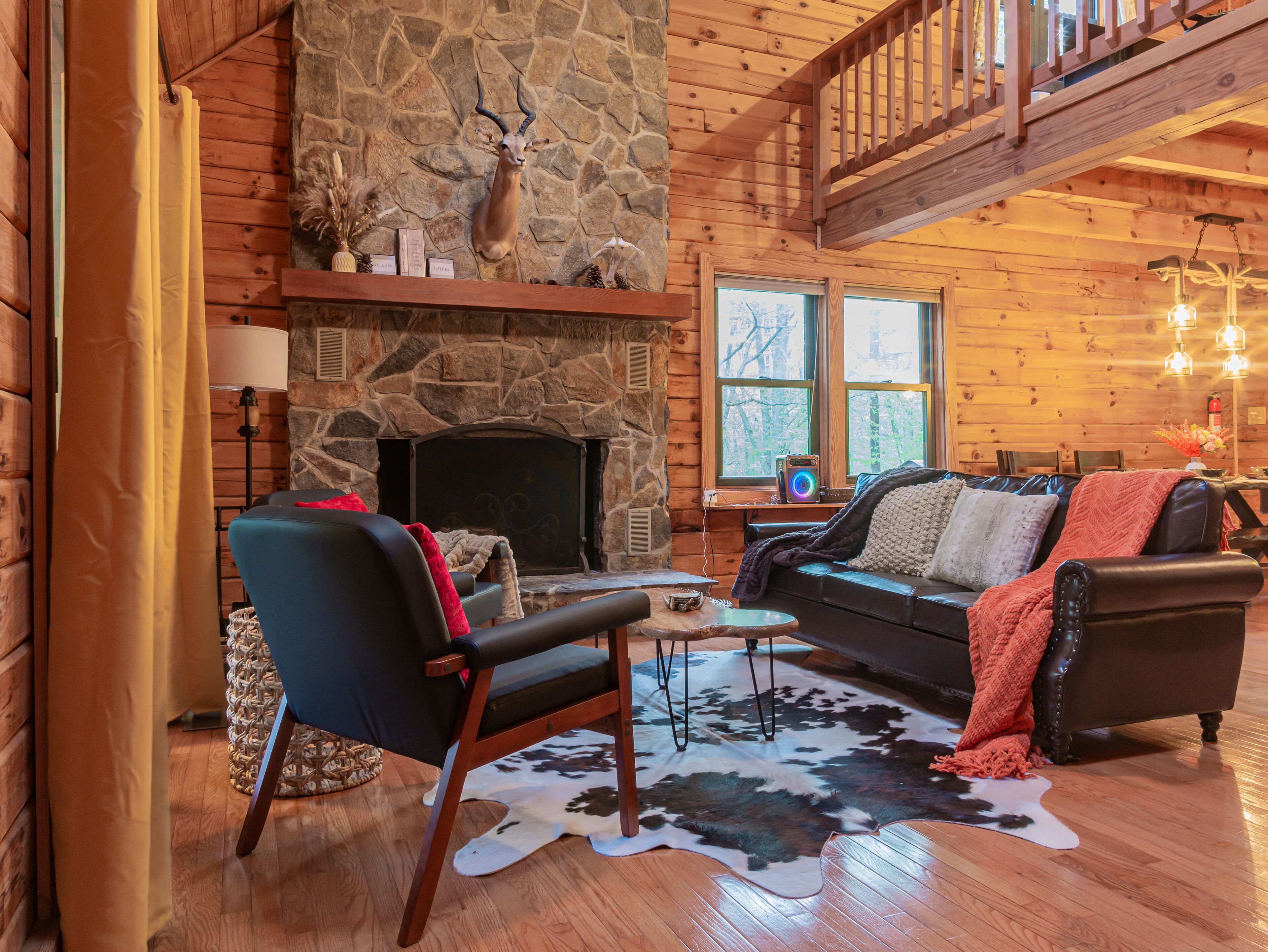 智能電視、壁爐、音響