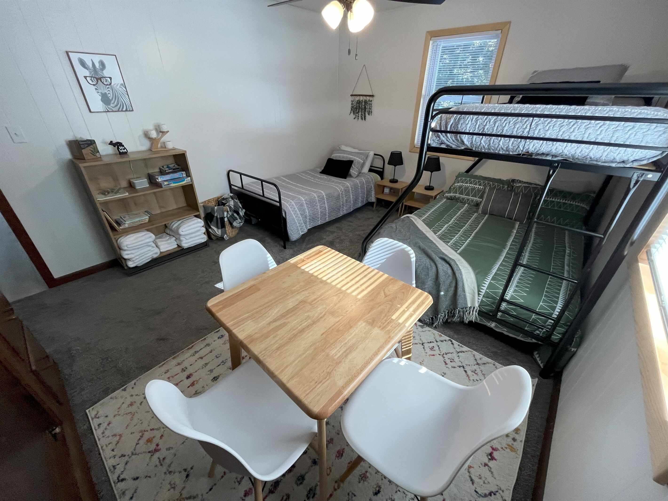 3 chambres, fer et planche à repasser, Wi-Fi gratuit, draps fournis