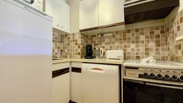 Réfrigérateur, micro-ondes, four, lave-vaisselle