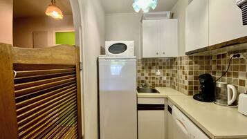 Réfrigérateur, micro-ondes, four, lave-vaisselle