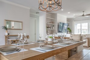 Dining - Luxurious waterfront retreat! Bring your boat! Stunning new private pool! (Santa Rosa Beach)