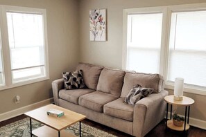 TV, offices - Vintage Vibes, Modern Comfort Near UNMC (Omaha)