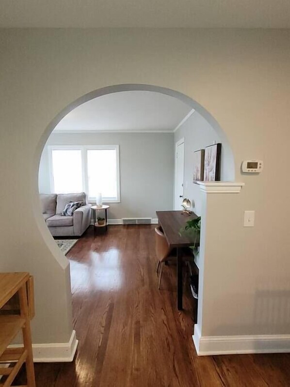 Interior - Vintage Vibes, Modern Comfort Near UNMC (Omaha)