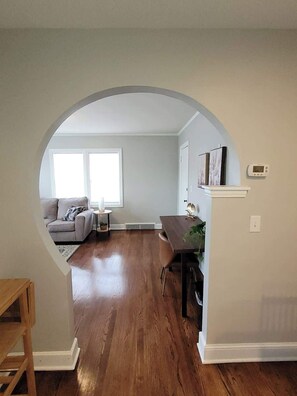 Interior - Vintage Vibes, Modern Comfort Near UNMC (Omaha)