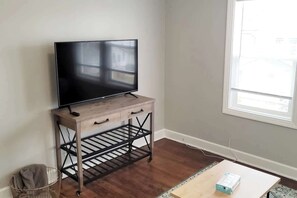 Interior - Vintage Vibes, Modern Comfort Near UNMC (Omaha)