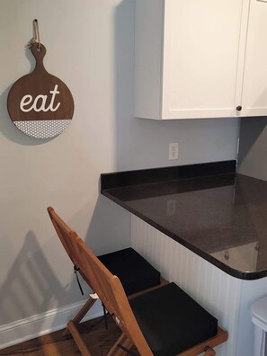 Interior - Vintage Vibes, Modern Comfort Near UNMC (Omaha)