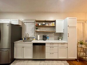 Fridge, microwave, oven, stovetop - Historic Midtown Expanse Near Old Market (Omaha)