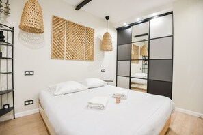 1 chambre, fer et planche à repasser, lit parapluie, draps fournis