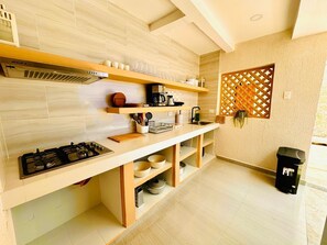 Fridge, microwave, stovetop, coffee/tea maker - Casa Salvatore-getsemani-piscina Privada (Cartagena)