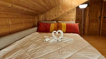 1 Schlafzimmer, Schreibtisch, Bügeleisen/Bügelbrett, Reisekinderbett