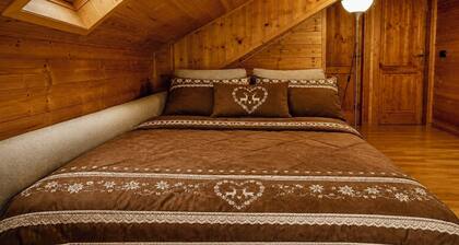 Alpine Cozy Retreat - Patrizia's Farmhouse