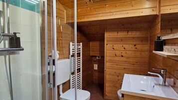 Shower, hair dryer, bidet, towels