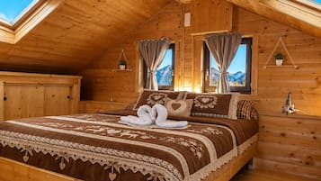 1 slaapkamer, een bureau, een strijkplank/strijkijzer, reisbedje