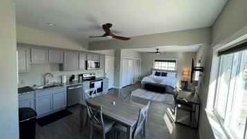 3 quartos, ferros/tábuas de passar roupa, Wi-Fi, roupa de cama