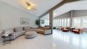 TV - Tropical Paradise w/ 7 bedrooms and 6 baths (Toa Alta)