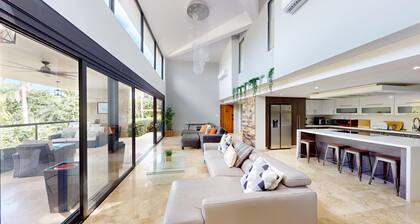 Unique and Luxurious 5 Bedroom Mansion