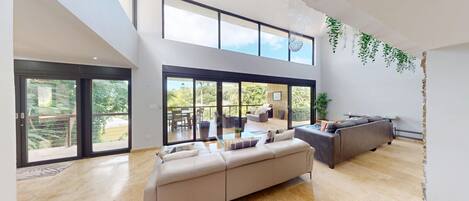 Télévision, cheminée