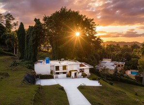 Exterior - Unique and Luxurious 5 Bedroom Mansion (Río)