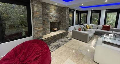 Unique and Luxurious 5 Bedroom Mansion