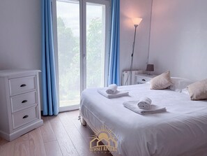 3 室のベッドルーム、アイロン / アイロン台、WiFi、ベッドシーツ