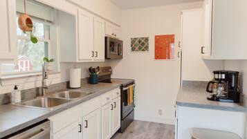 Refrigerador, horno, placa de cocina, lavavajillas