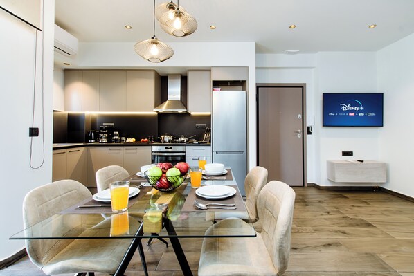 Geladeira, fogão, cooktop, lava-louças