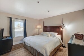 2 soverom, strykejern/-brett, reiseseng for barn og wi-fi (inkludert)