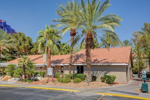 A building with a red-tiled roof, surrounded by palm trees and rocks. - Las Vegas Condo minutes from the Strip, Team Mobile and Allegiant Stadium (Las Vegas)