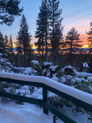 Property grounds - Cozy, secluded cabin, great location and beautiful spa with sweeping views! (Kings Beach)