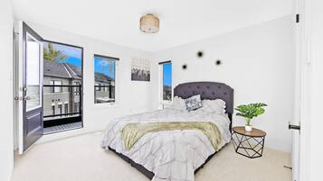 3 bedrooms, iron/ironing board, WiFi, bed sheets