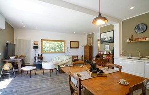 Smart TV, table tennis