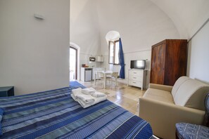 Iron/ironing board, free WiFi, bed sheets