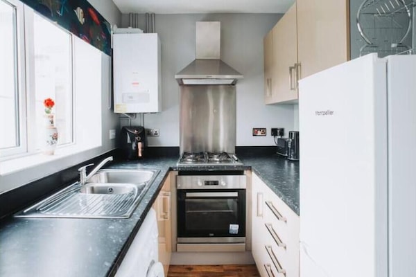 Kjøleskap, mikrobølgeovn, ovn og kokeplater