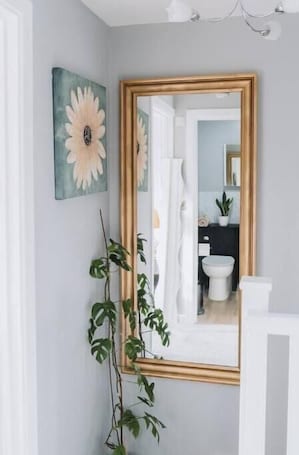 Interior. No.10 Bristol 2 bedroom boutique house with private parking and private garden