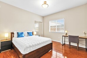 4 室のベッドルーム、デスク、アイロン / アイロン台、WiFi (無料)