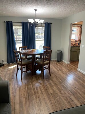 Dining - Dragonfly Cottage

 (Hot Springs)