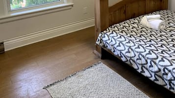 6 bedrooms, iron/ironing board, WiFi, bed sheets