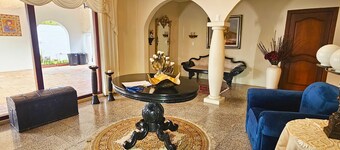 Amplia y cómoda casa ubicada a 5k del Centro Histórico
¡Ideal para vacacionar!