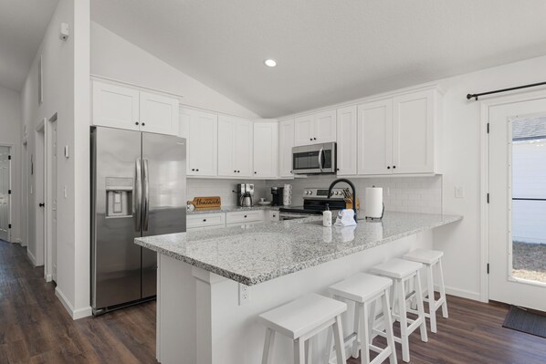 Fridge, microwave, oven, stovetop - Modern Pet-Friendly St. Augustine Bungalow (Saint Augustine)