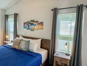 3 bedrooms, desk, iron/ironing board, travel cot - Modern Pet-Friendly St. Augustine Bungalow (Saint Augustine)