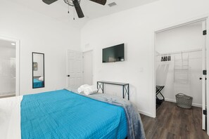 3 bedrooms, desk, iron/ironing board, travel cot