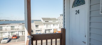 The Sunset House-Bayside-3 min drive to Beach