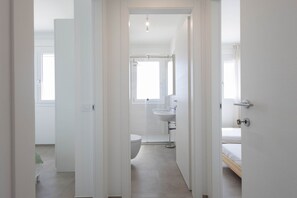 Doccia, asciugacapelli, bidet, asciugamani