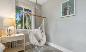 Interior - Downtown Sarasota Bayview Bungalow. Ideal location to area wide attractions (Sarasota)