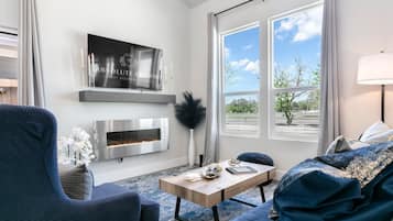 Televisión y chimenea