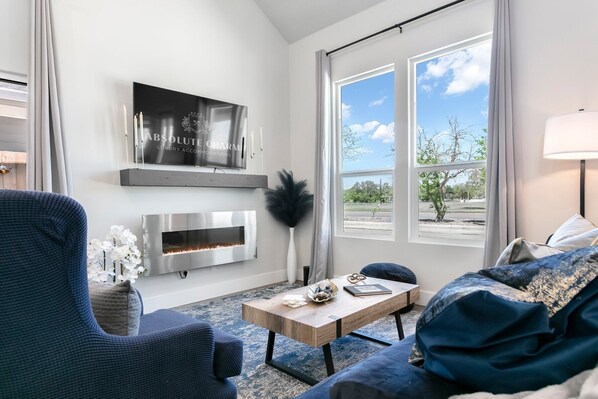 Télévision, cheminée